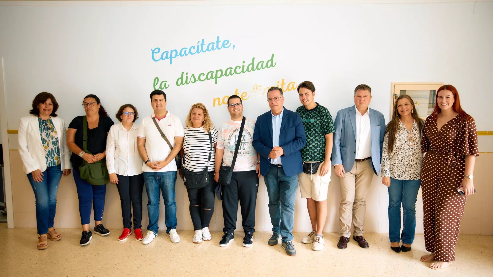 El consejero de Educación, Poli Suárez, junto a alumnado con necesidades especiales en el IES Feria del Atlántico / CONSEJERÍA DE EDUCACIÓN El consejero de Educación, Poli Suárez, junto a alumnado con necesidades especiales en el IES Feria del Atlántico / CONSEJERÍA DE EDUCACIÓN