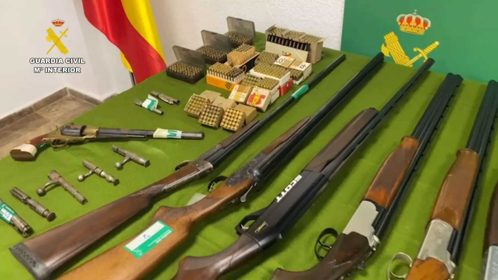 Armas intervenidas por la Guardia Civil en un taller ilegal en Las Palmas de Gran Canaria./ GC