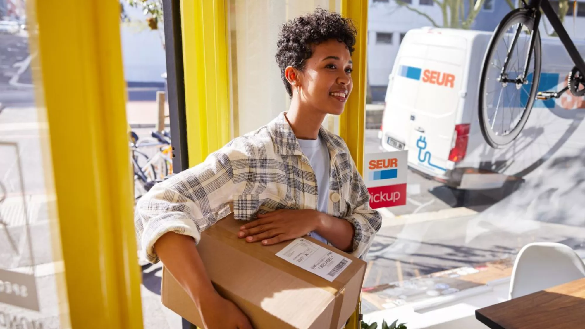 Repartidora de SEUR./ CEDIDA