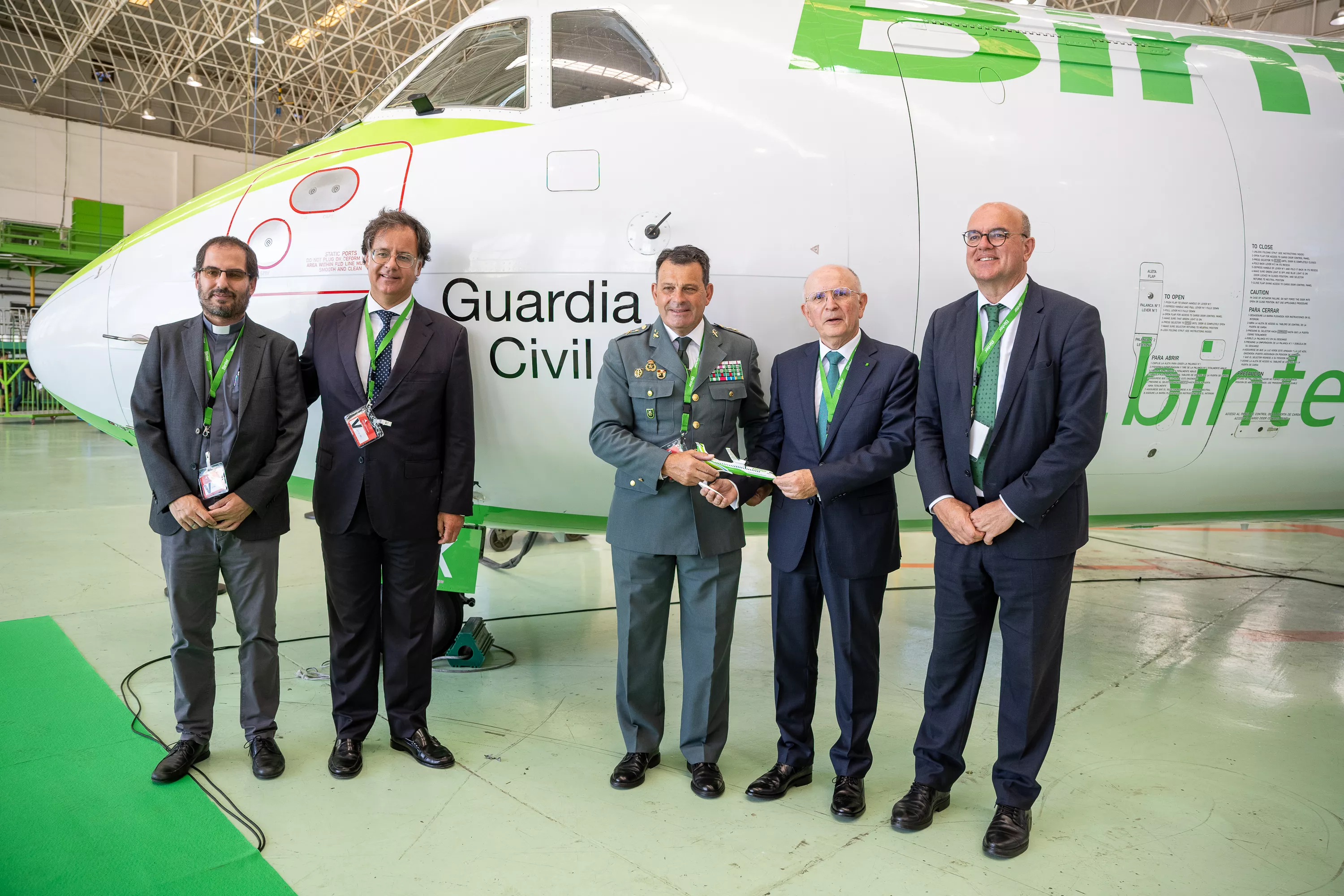 Acto del bautizo de un avion con el nombre de la Guardia Civil./ CEDIDA