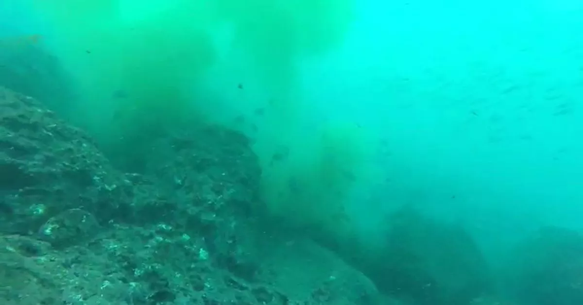 Imagen del emisario roto en la costa próxima a Playa Jardín / ANTONIO DEL PINO (CANARIAS SIEMPRE A LA VISTA)