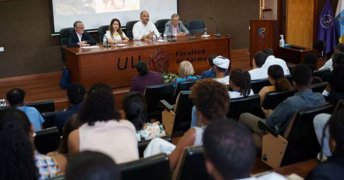 Campus África 2022 con el científico Basilio Valladares el primero de la derecha / ARCHIVO