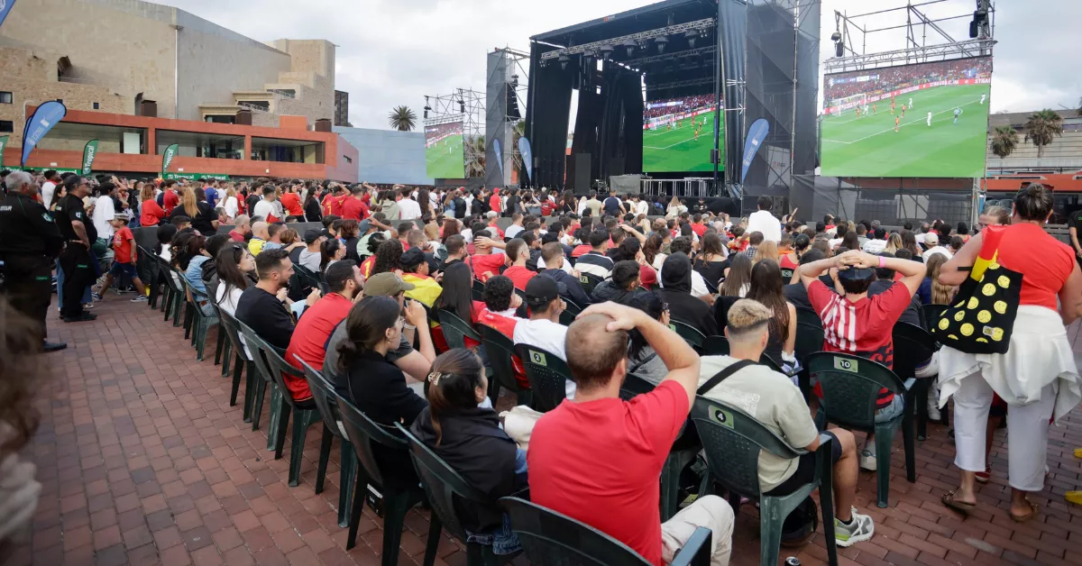 Imagen de la pantalla gigante en Las Palmas de Gran Canaria para ver el fútbol / AYUNTAMIENTO DE LAS PALMAS