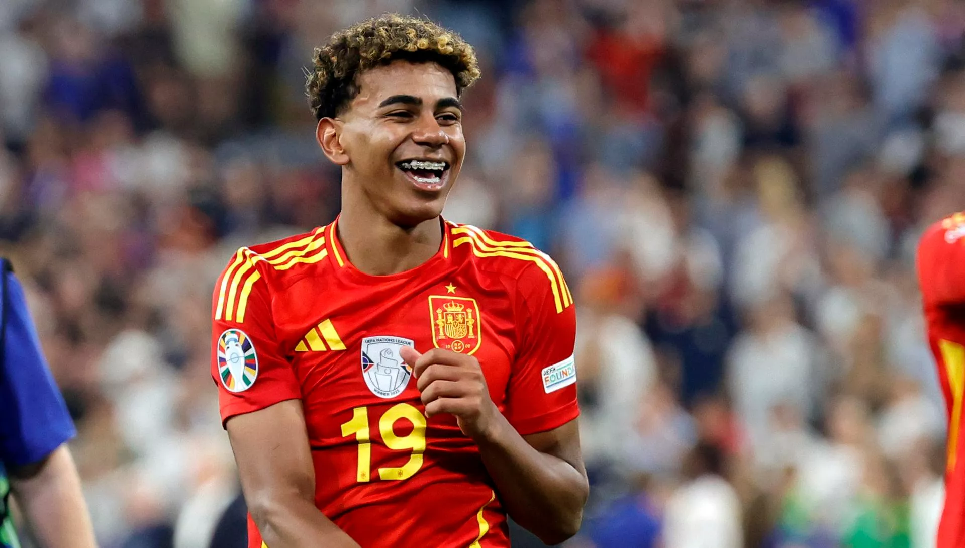 El futbolista revelación de la Selección española, Lamine Yamal, celebra uno de los goles que llevó al equipo a la final./ EFE.