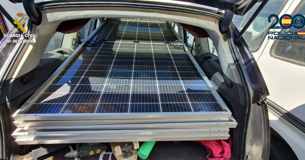 Imagen de las placas solares robadas / GUARDIA CIVIL