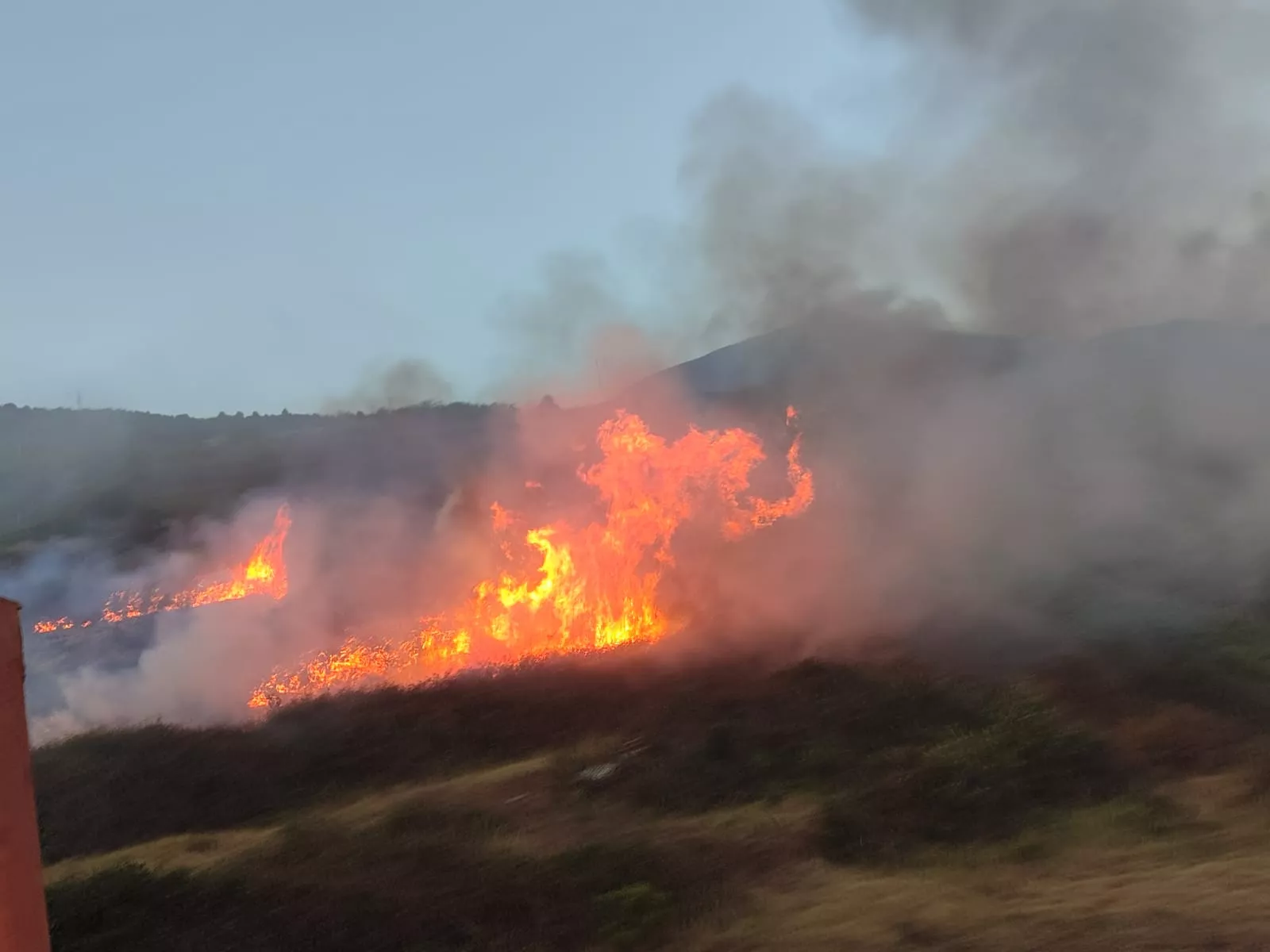 Imagen de uno de los incendios de Tenerife. / REDES