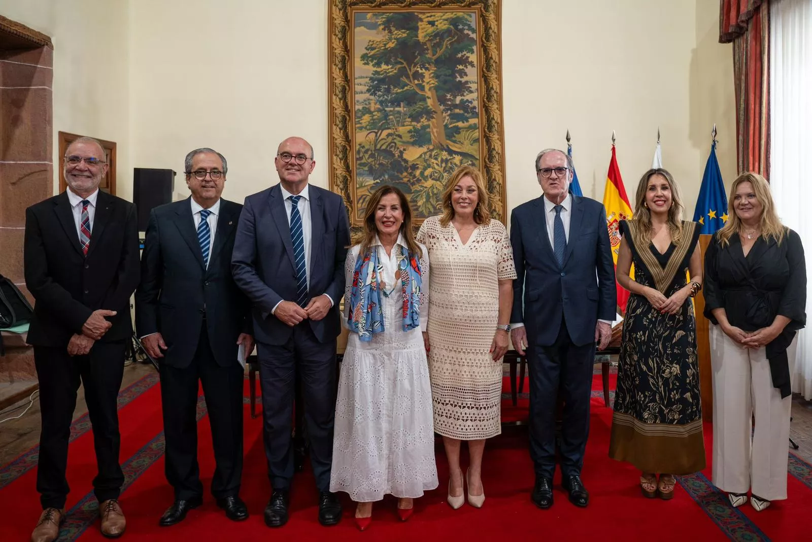 Antonio Alarcó (segundo por la izquierda), Anselmo Pestana, Dolores Padrón, Astrid Pérez, Ángel Gabilondo, María Aránzazu Tejera y Ana María León Expósito. / AH 