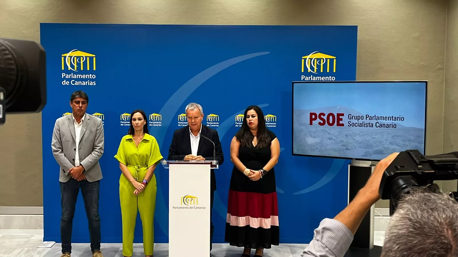 El portavoz del Grupo Parlamentario Socialista, Sebastián Franquis, hace balance del primer año de gobierno de CC-PP./ 