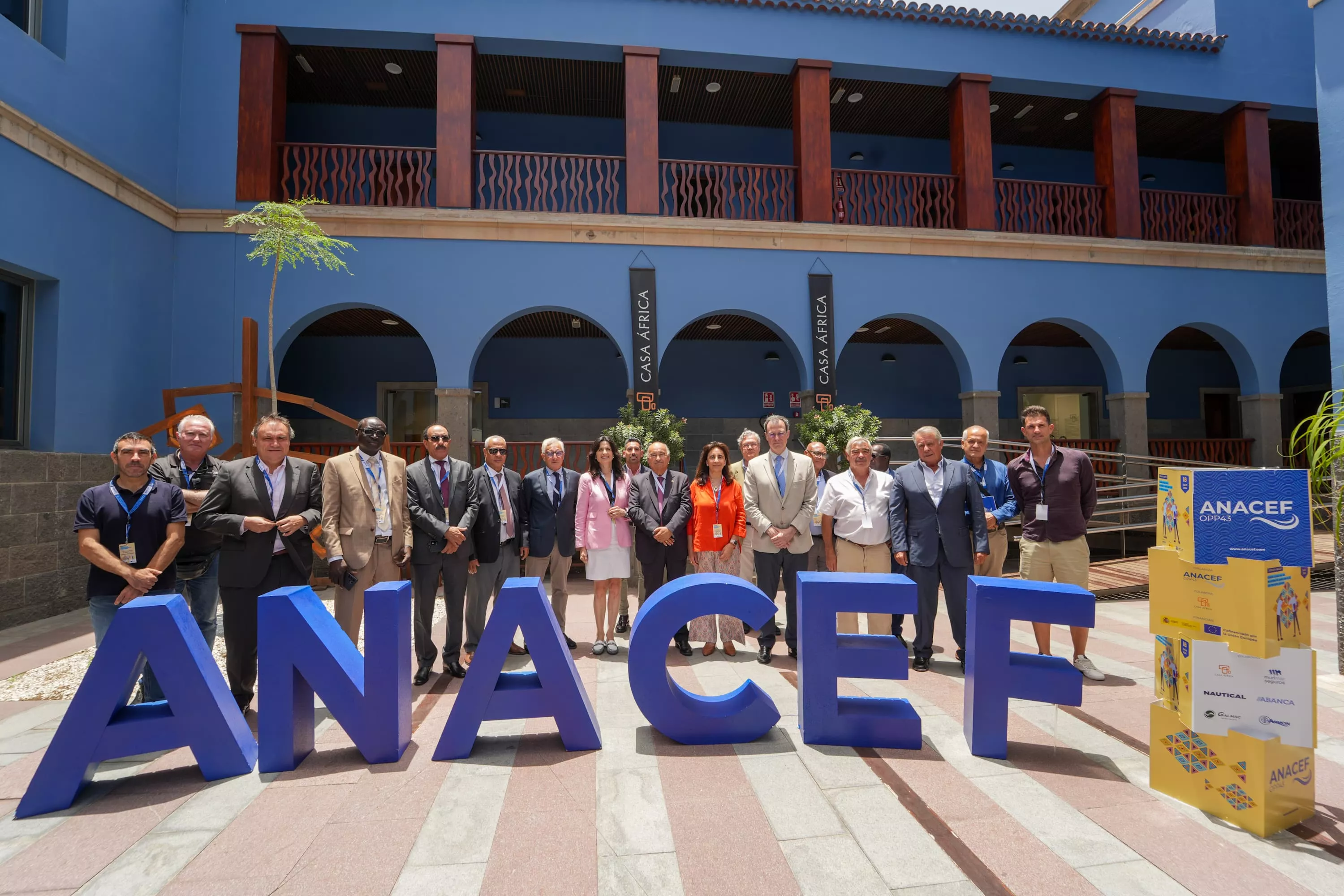 Foto de familia de la quinta jornada la quinta jornada de pesca organizada anualmente por la organización de productores pesqueros (ANACEF) en Las Palmas. / AH