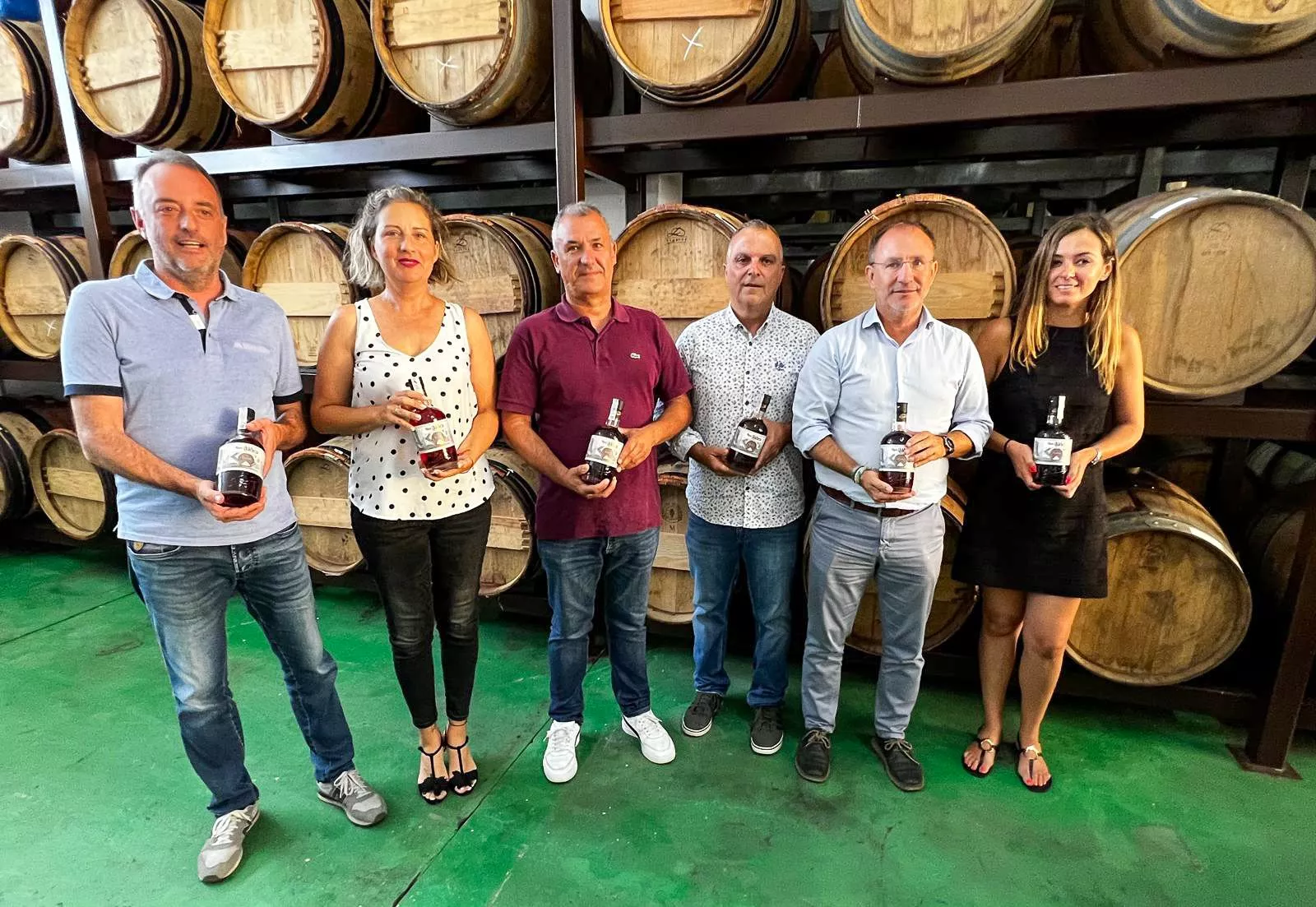 Acto de presentación de Tendal, la edición limitada y solidaria de Ron Aldea. / AH