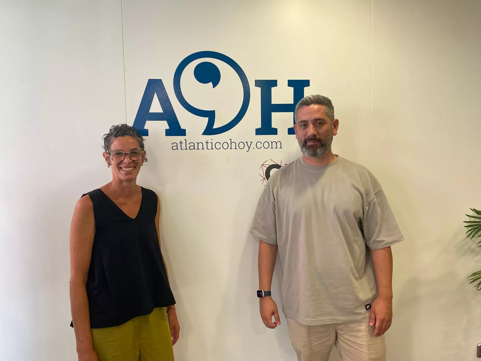 Beatriz y Jauci, portavoces de la Plataforma de Educadores Sociales de Tenerife. / ATLÁNTICO HOY - ALBA MARICHAL