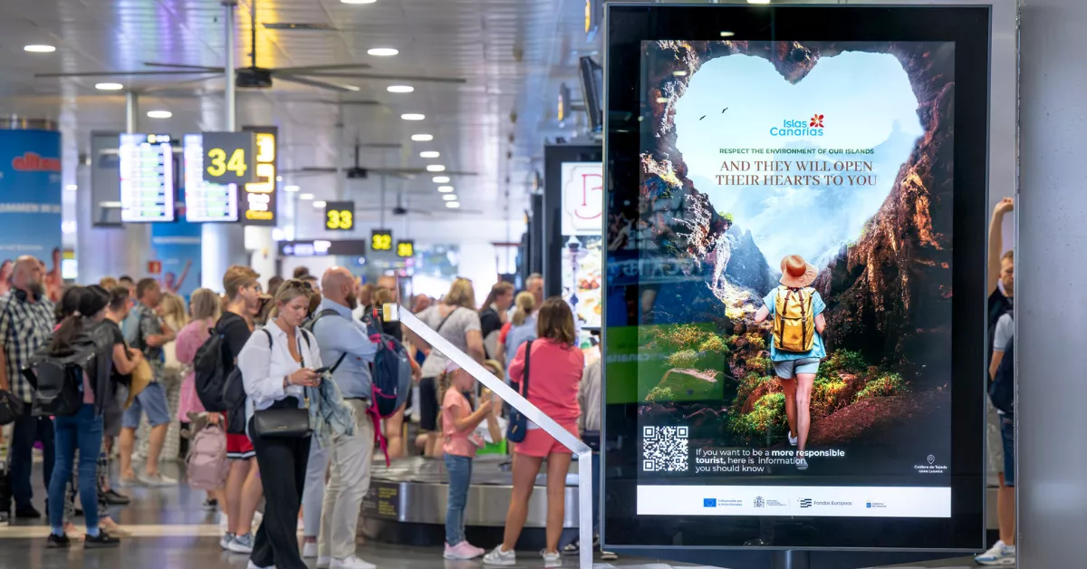 Mupi de la Consejería de Turismo en un aeropuerto canario./ CEDIDA