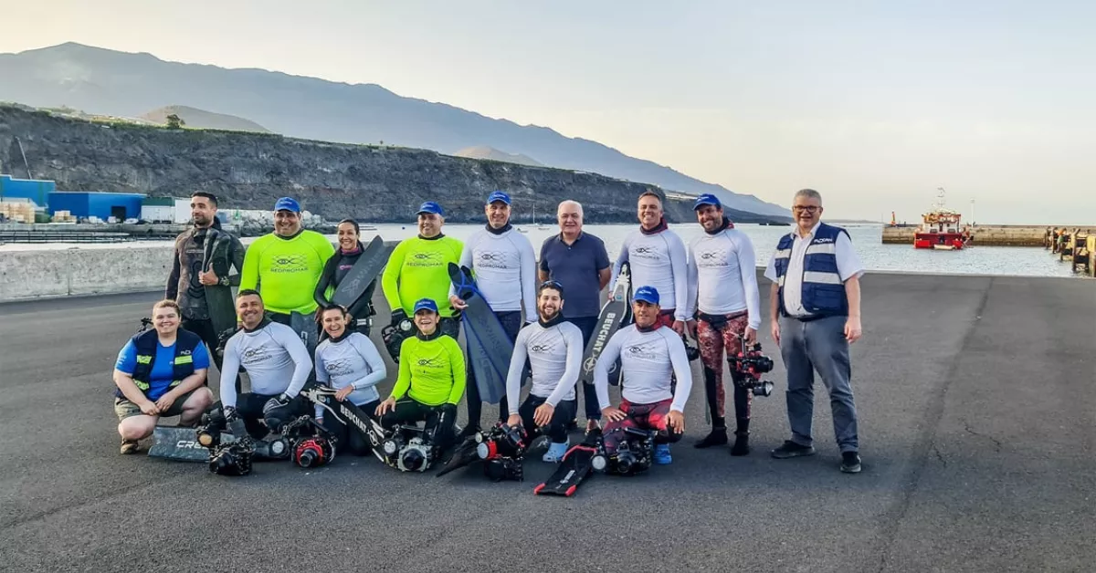 Un grupo de personas que han participado en el proyecto de apnea en los deltas lávicos del volcán Tajogaite./ CEDIDA