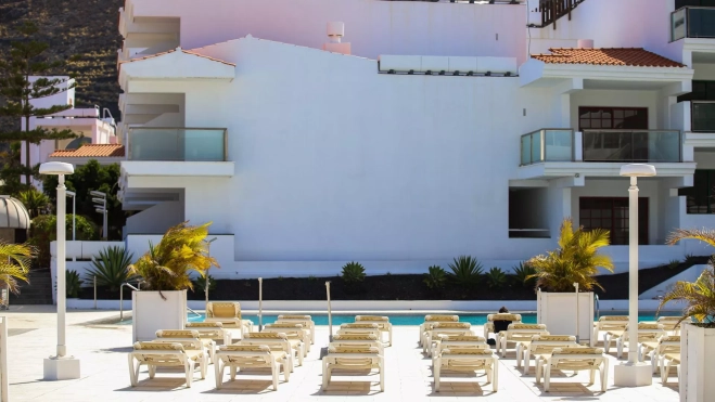 Solarium del Hotel Sol La Palma. / LUIS G. MORERA-EFE Solarium del Hotel Sol La Palma. / LUIS G. MORERA-EFE