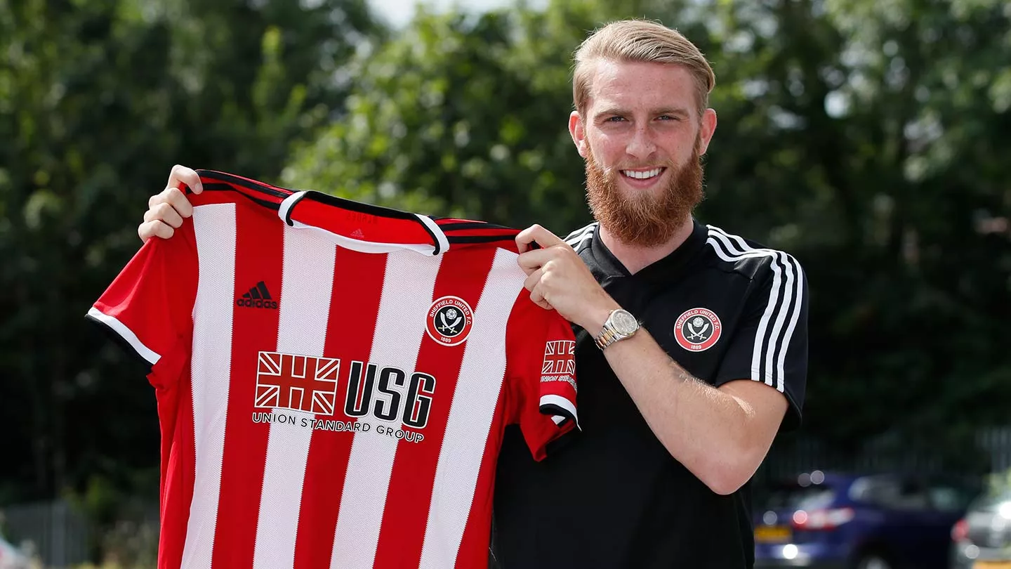 Oliver McBurnie, delantero en negociaciones para fichar por la UD Las Palmas, fue arrestado por agredir a un aficionado del Leeds United. / SHEFFIELD UNITED