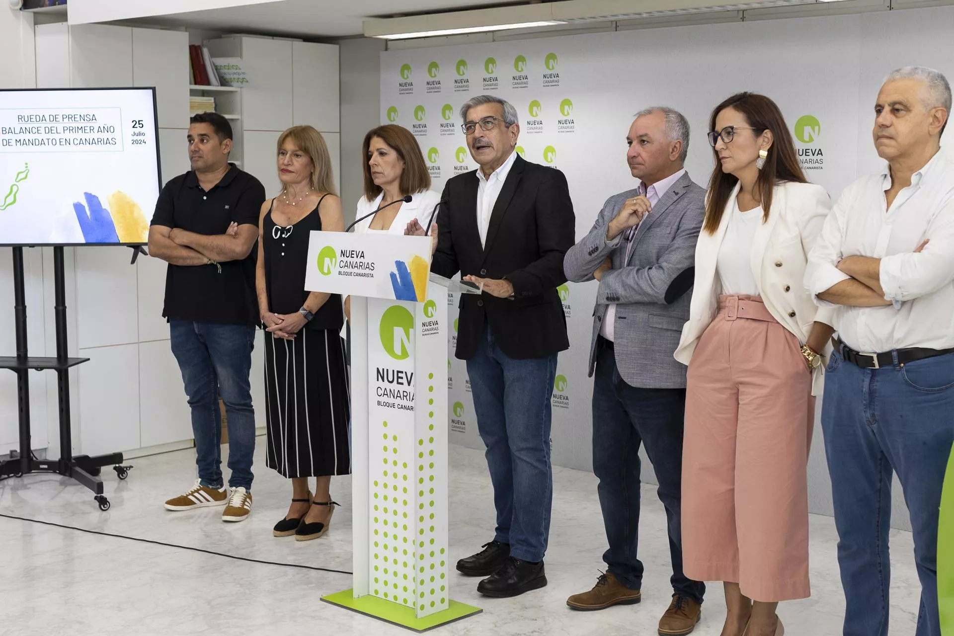 Nueva Canarias encara su congreso más crítico. En la imagen, representantes del partido liderados por Román Rodríguez. / QUIQUE CURBELO-EFE