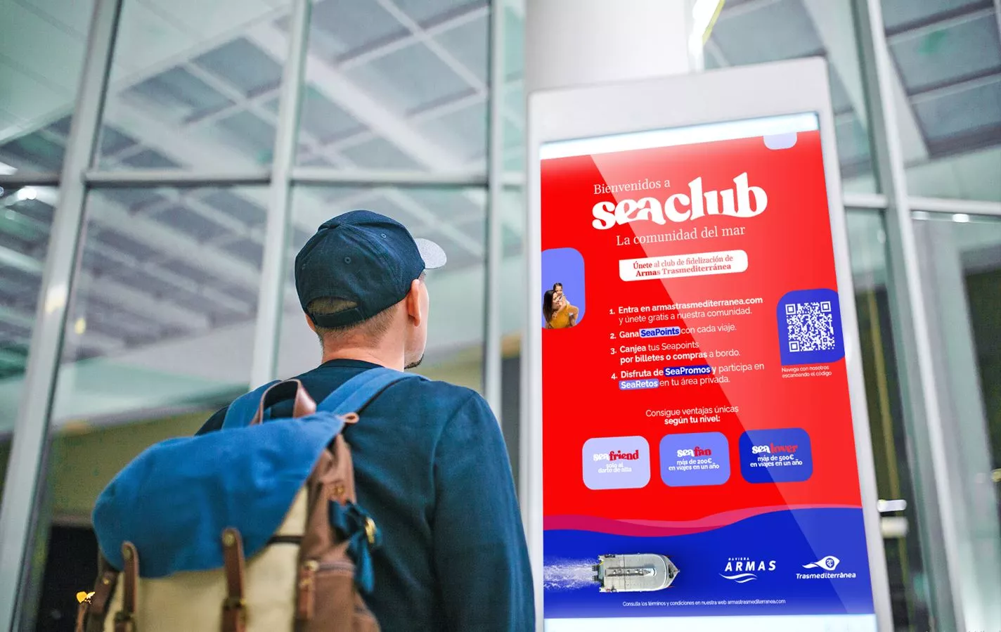 Imagen de terminal con cartel del nuevo Sea Club de Armas Trasmediterranea. / CEDIDA