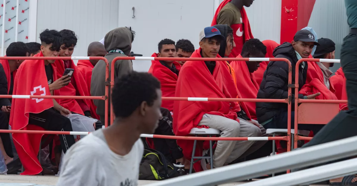 Imagen de archivo de migrantes llegados a Canarias / EFE - CARLOS DE SÁA