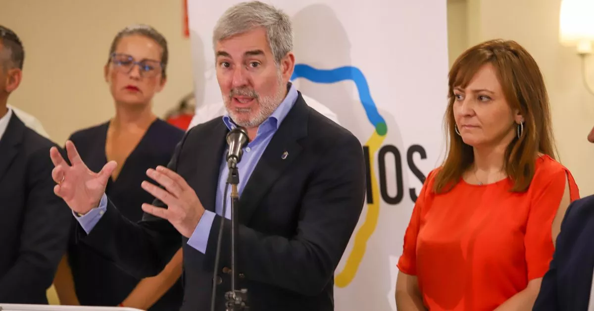 El Presidente de Canarias, Fernando Clavijo, en rueda de prensa / EFE - LUIS G. MORERA