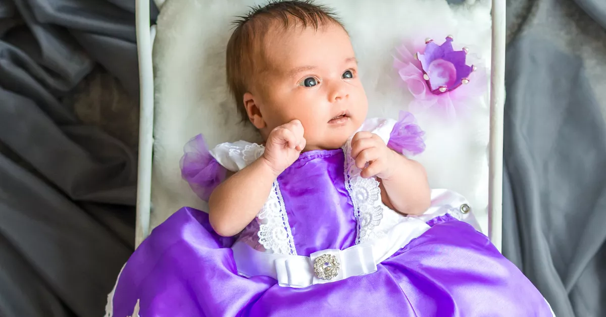 Imagen de un bebé disfrazada de princesa / AH