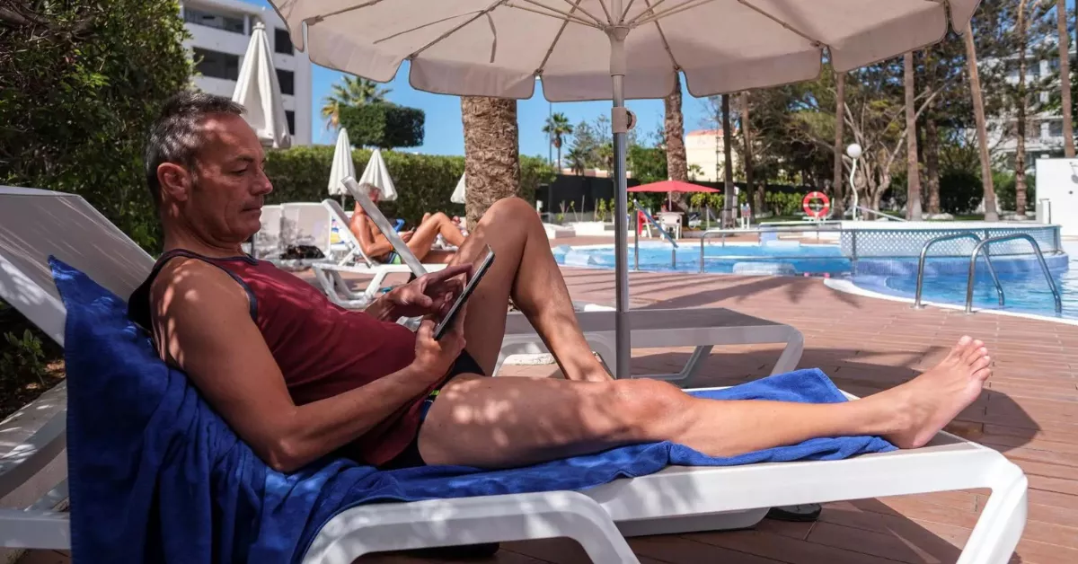 Imagen de archivo de turistas alojados en un hotel del sur de Gran Canaria / EFE - Ángel Medina G.