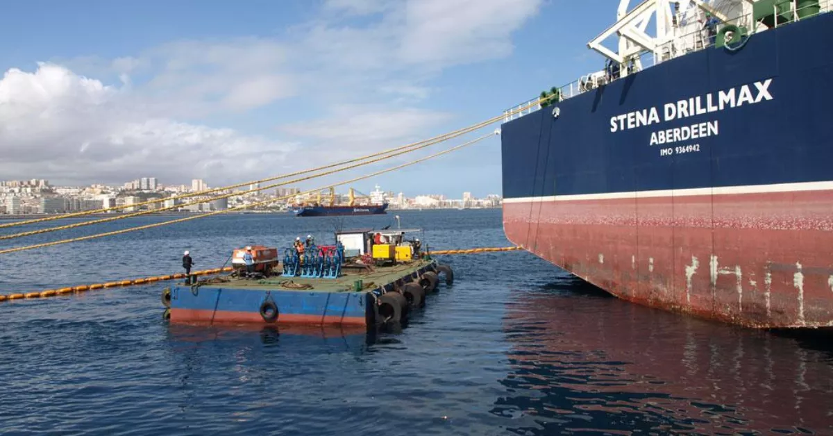 En la imagen, astilleros de Astican asisten un buque / ASTILLEROS CANARIOS