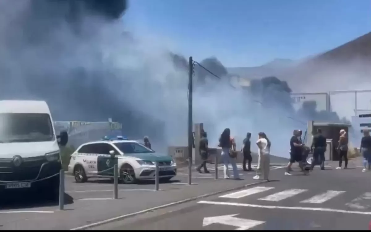 Imagen de la zona afectada por el incendio en el Polígono Industrial Las Andoriñas. / AH