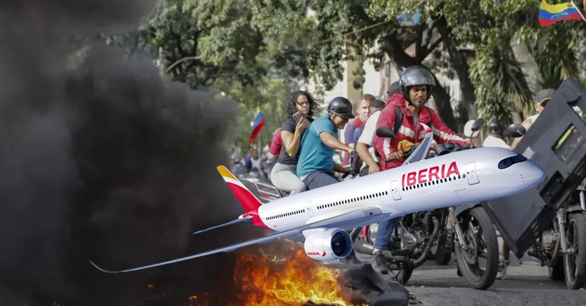 Disturbios en Venezuela y un avión de Iberia./ MONTAJE AH CON IMÁGENES DE AGENCIAS