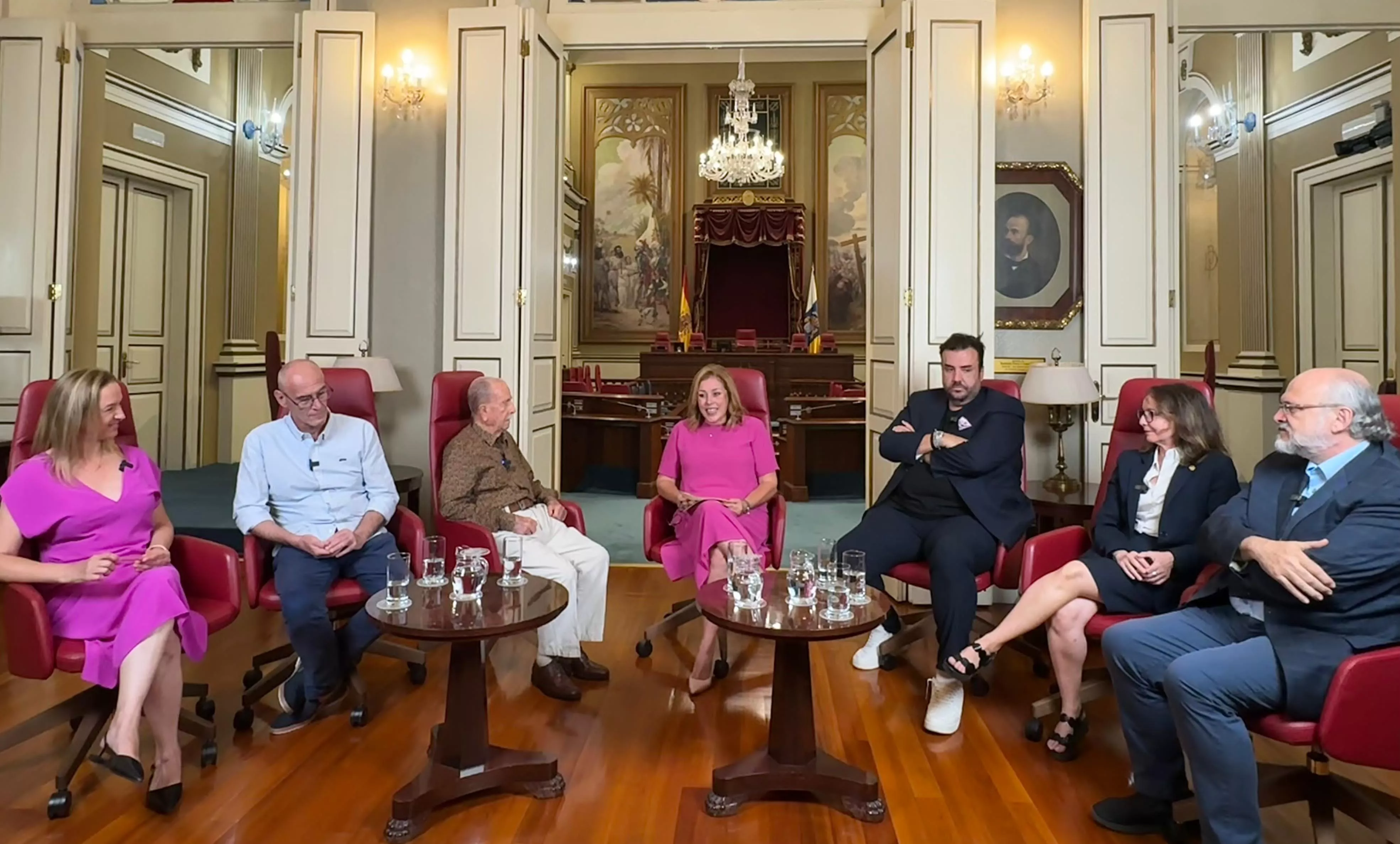 'Periodismo vs. Parlamento’ es la nueva entrega del videopodcast 'Parlamento Abierto'. En la imagen, Laura San José, Salvador Lachica, Trino Garriga, Astrid Pérez, Gonzalo Castañeda, Almudena Sánchez y Francisco Pomares. / AH