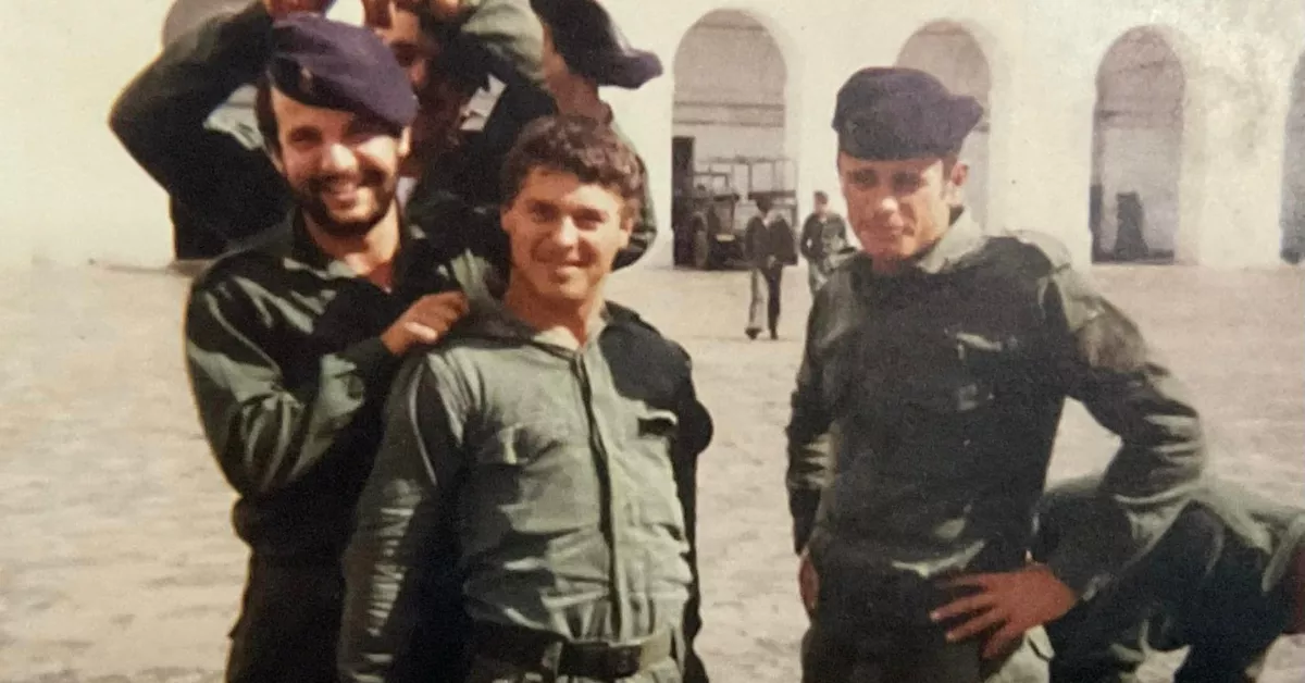 En el centro, sin sombrero, el misterioso Adrián de Icod de los Vinos que busca la vecina de Las Palmas de Gran Canaria Nana Hernández. A la derecha, su padre./ NANA HDZ