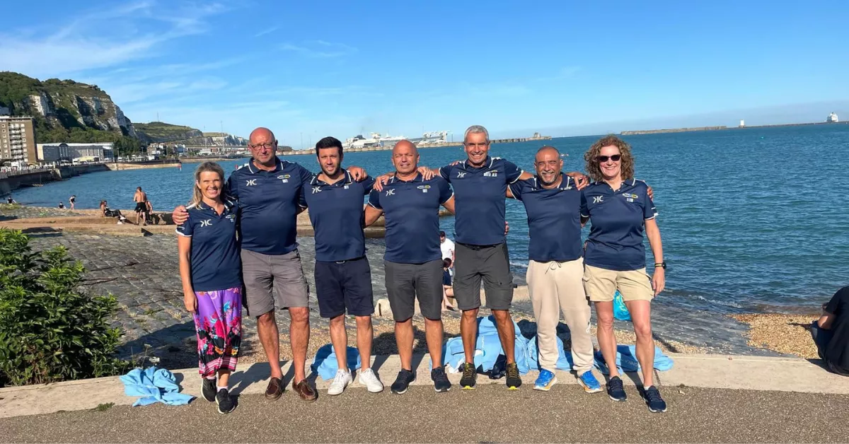 El equipo de relevos de los cinco canarios que lograron completar el Canal de la Mancha a nado ida y vuelta / AH