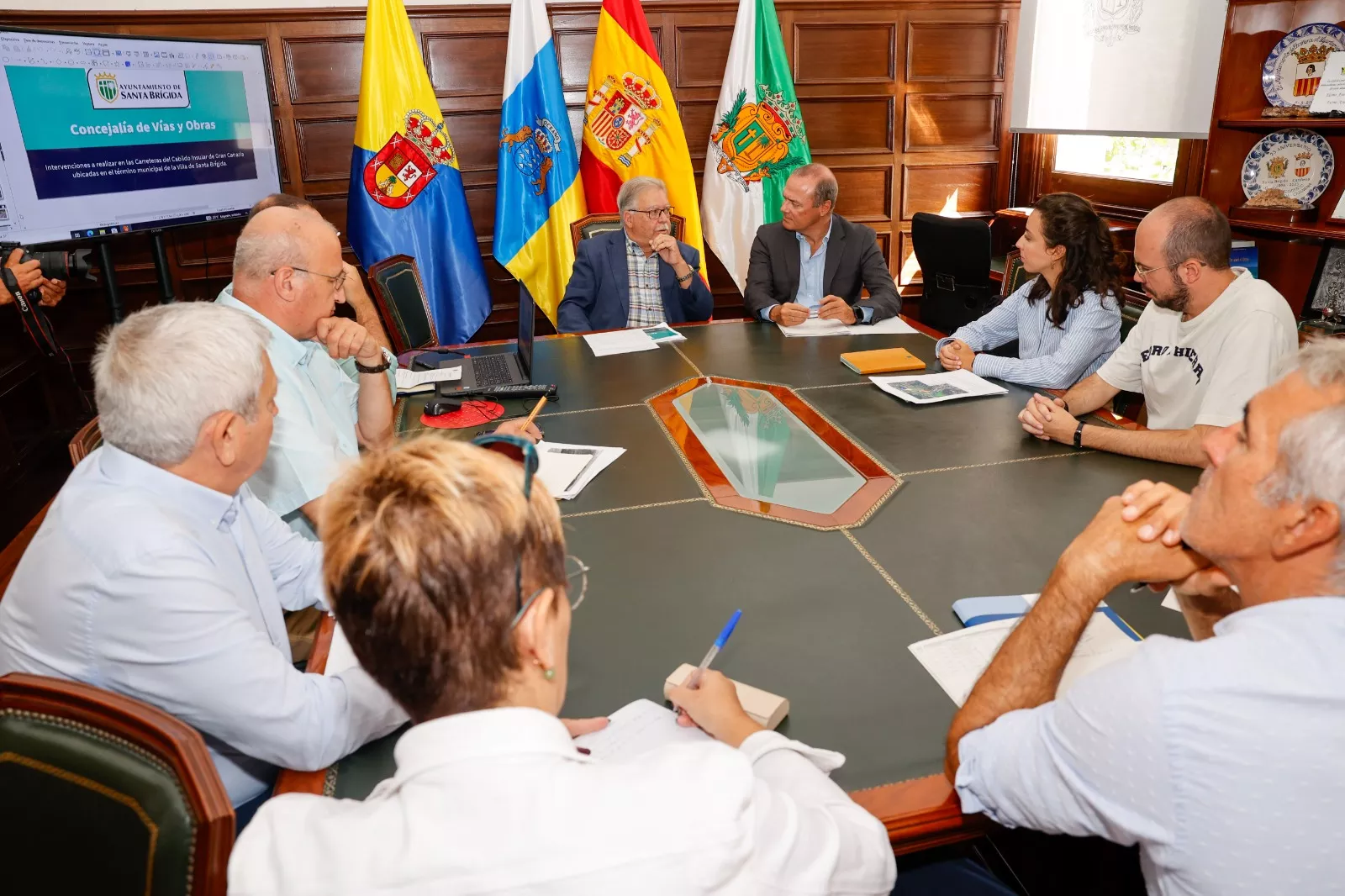 El vicepresidente del Cabildo de Gran Canaria, Augusto Hidalgo visita Santa Brígida./ CEDIDA