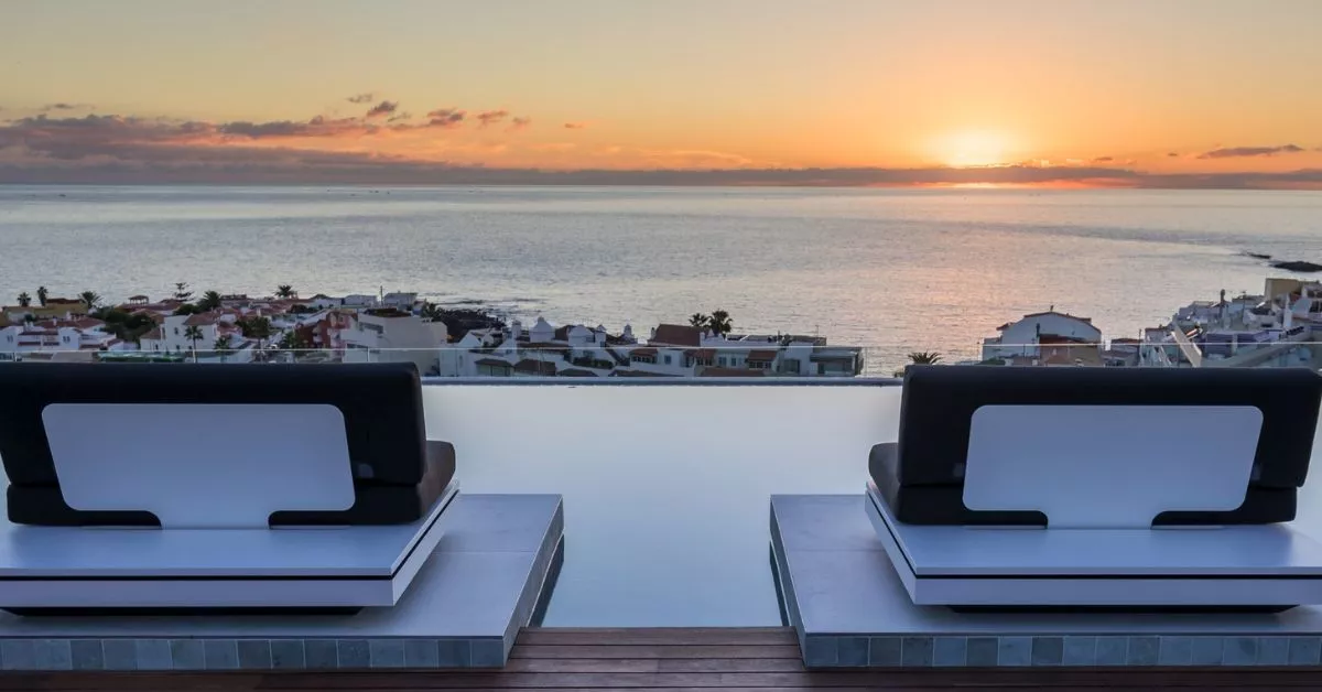 Vistas desde el Maresía Atlantic Bar, situado en la azotea del hotel Royal Hideaway Corales Beach, en Tenerife./ REDES.