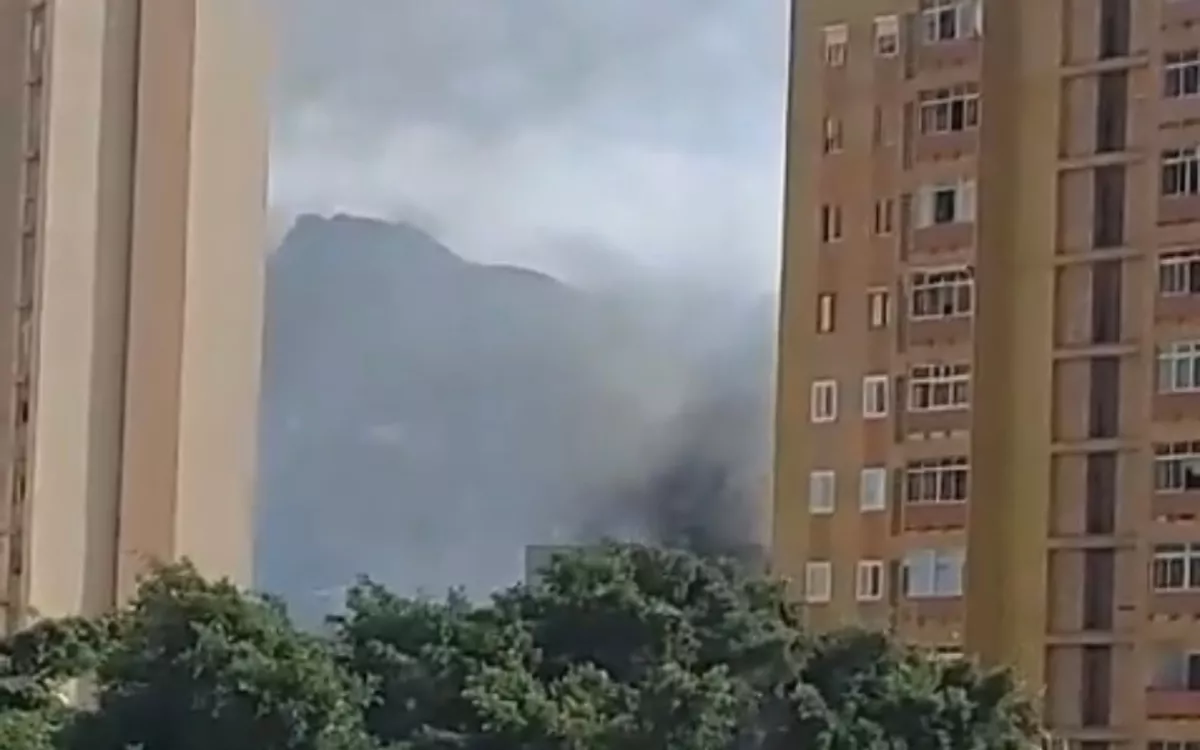 Incendio en Santa Cruz de Tenerife: dos personas hospitalizadas por inhalación de humo en la calle Góngora.. / AH