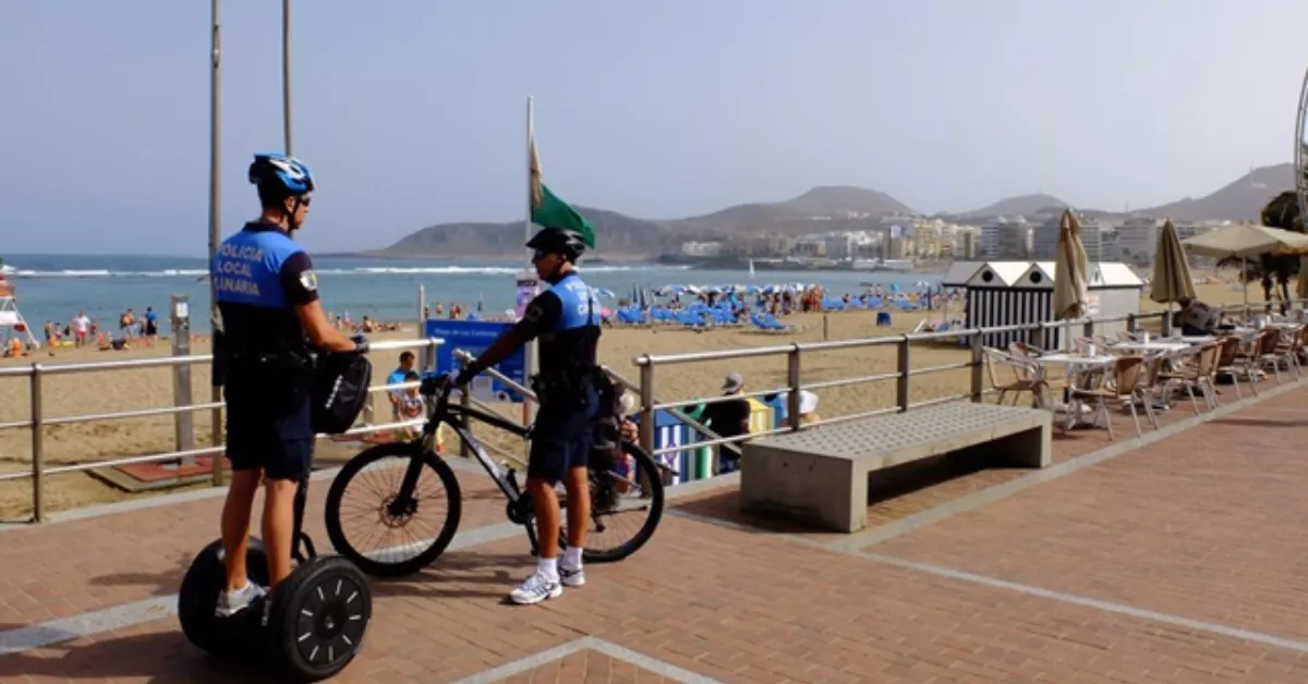 Unidad de la Policía Local en la playa de Las Canteras. / AYUNTAMIENTO DE LAS PALMAS DE GRAN CANARIA