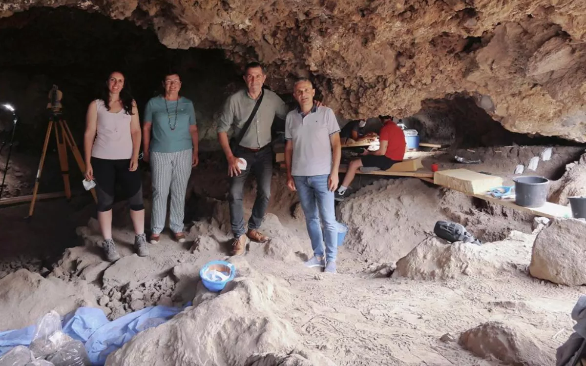 Revelado un secreto guanche: un hallazgo en Tegueste transforma la Historia de Tenerife. En la imagen, Paloma Vidal, Ana Rosa Mena, Miguel Ángel Clavijo y Salvador Pardo