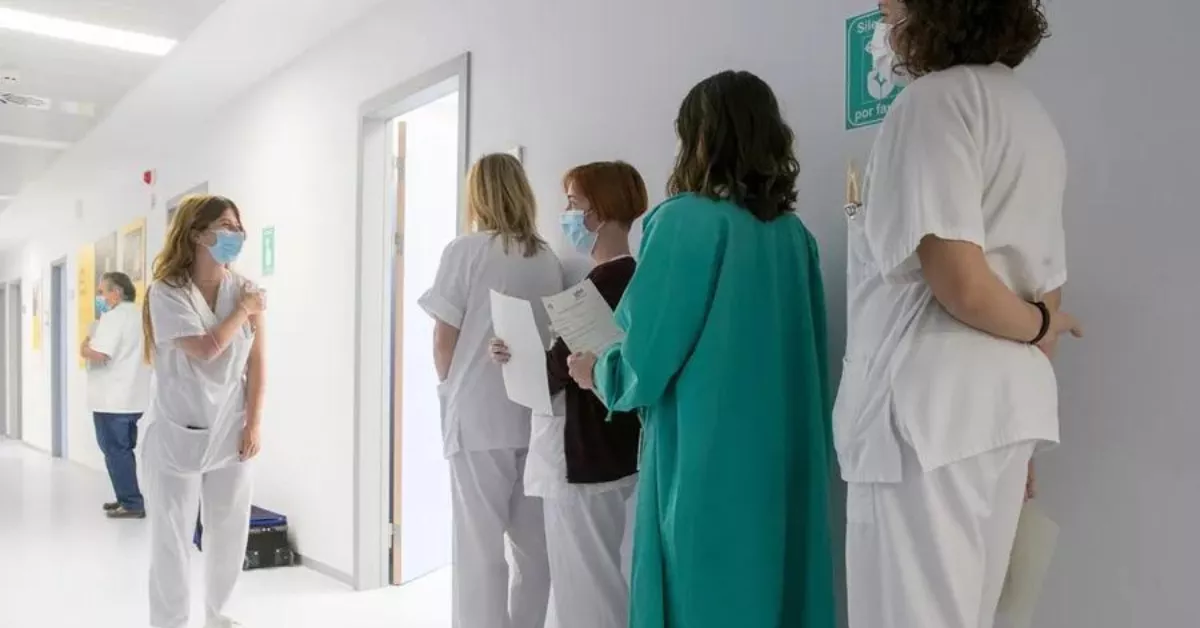 Médicos MIR en un centro sanitario / EFE