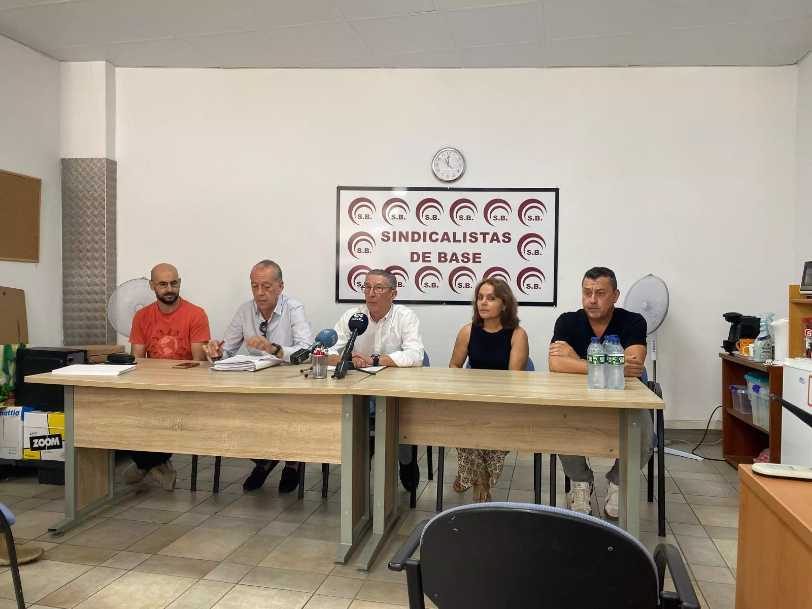 Rueda de prensa de Sindicalistas de Base sobre la huelga en varios hoteles de Tenerife. / ATLÁNTICO HOY - ALBA MARICHAL