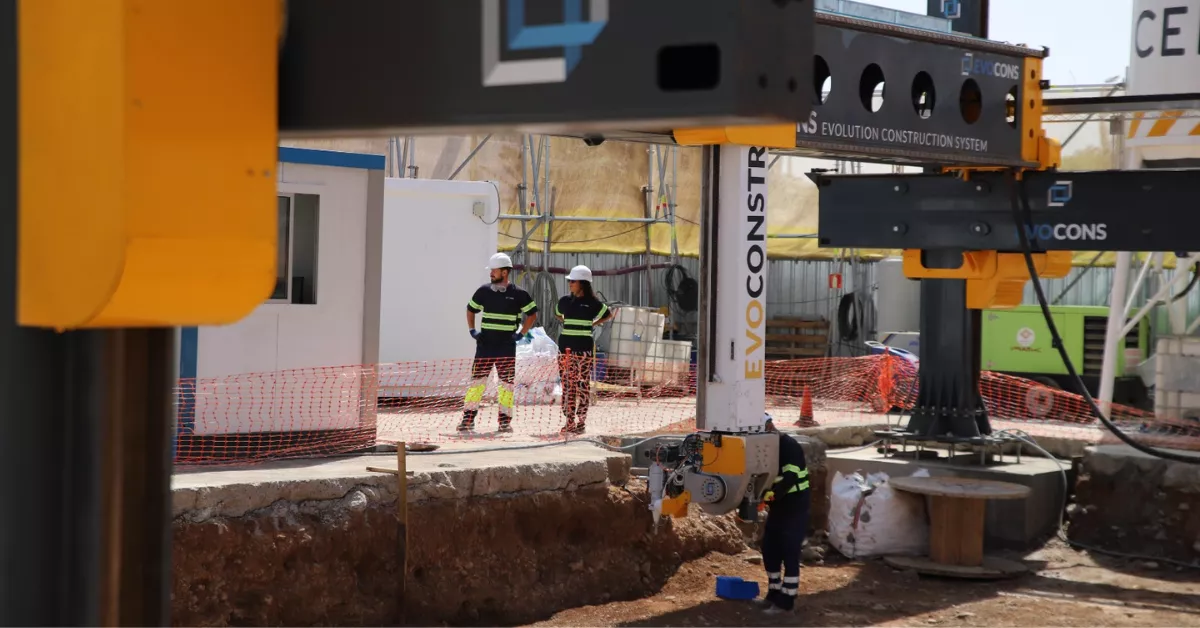 La máquina de construcción en plena obra en Arinaga / CEDIDA