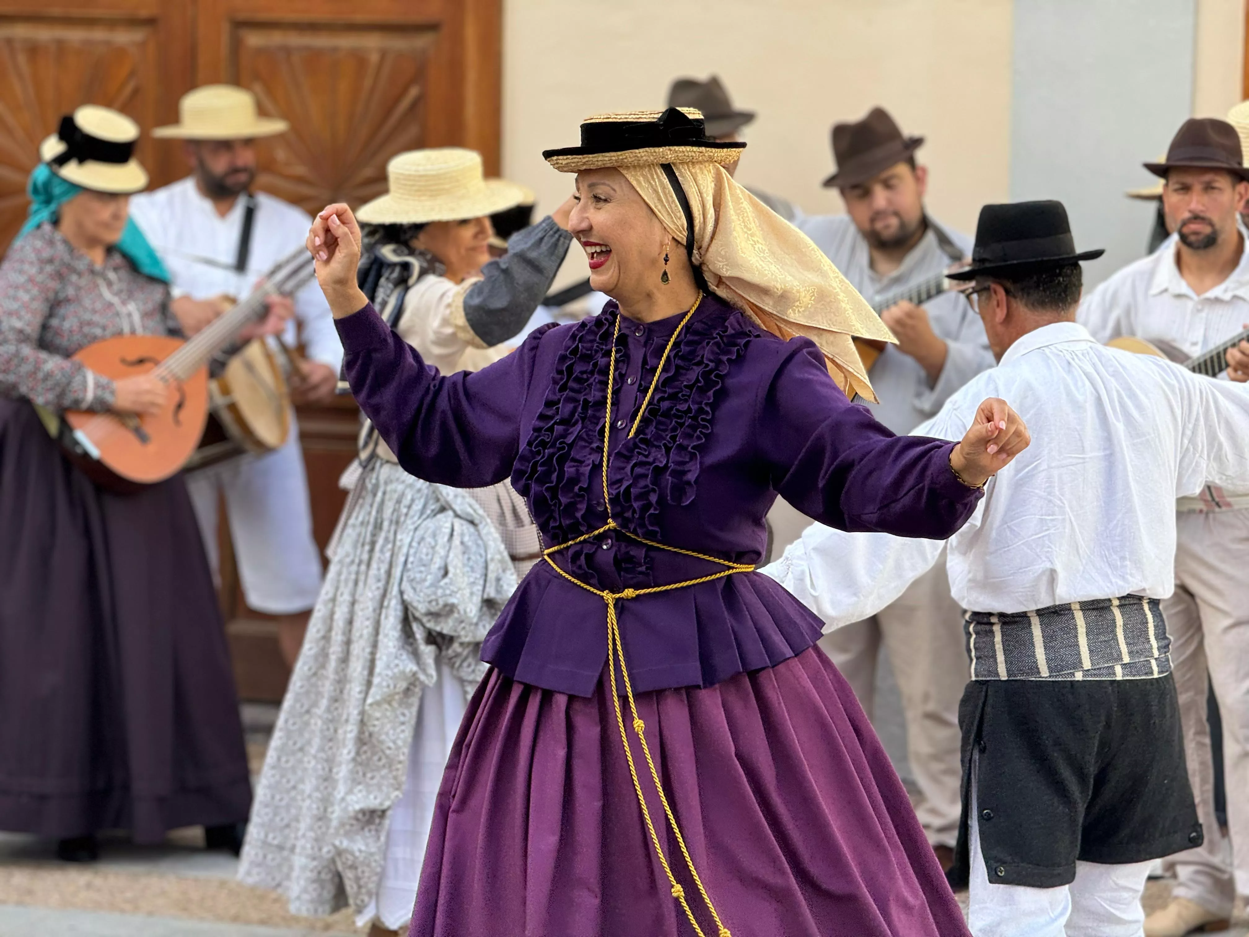 Vestidos tradicionales canarios en Bajamar./ CEDIDA