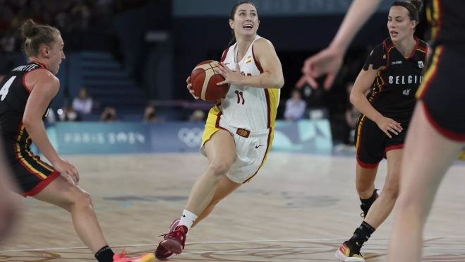 La grancanaria Leonor Rodríguez entra a canasta en el partido de cuartos de final entre España y Bélgica del torneo de baloncesto femenino de París 2024. / MIGUEL GUTIÉRREZ-EFE La grancanaria Leonor Rodríguez entra a canasta en el partido de cuartos de final entre España y Bélgica del torneo de baloncesto femenino de París 2024. / MIGUEL GUTIÉRREZ-EFE