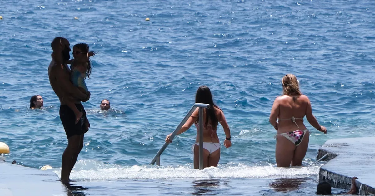 Un día de calor en Canarias. / EFE - ALBERTO VALDÉS