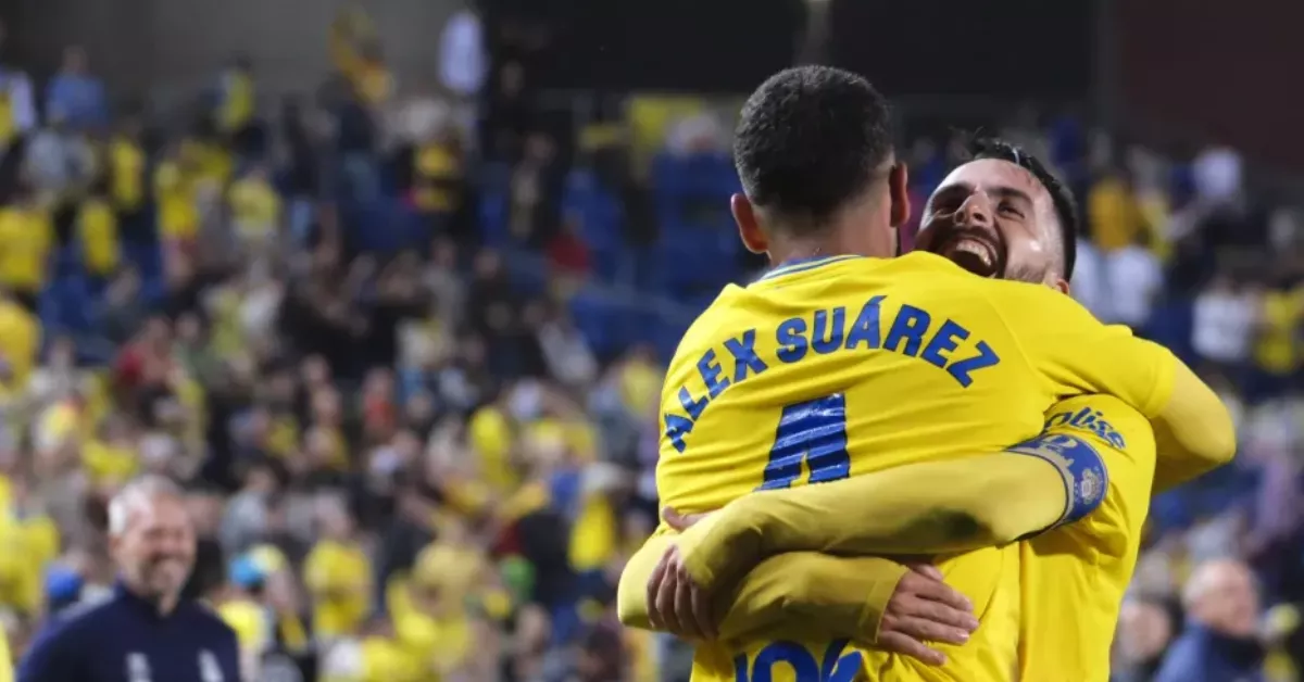 Imagen de dos jugadores de la UD Las Palmas  / EFE