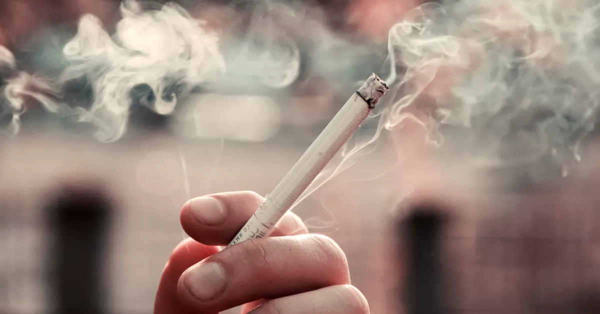 Imagen de una persona fumando / AH 