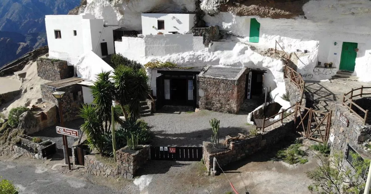 Las casas-cueva Las Maguadas se encuentran en Acusa Seca, en el municipio de Artenara, enclavadas en el ámbito de Risco Caído y las Montañas Sagradas de Gran Canaria./ REDES..