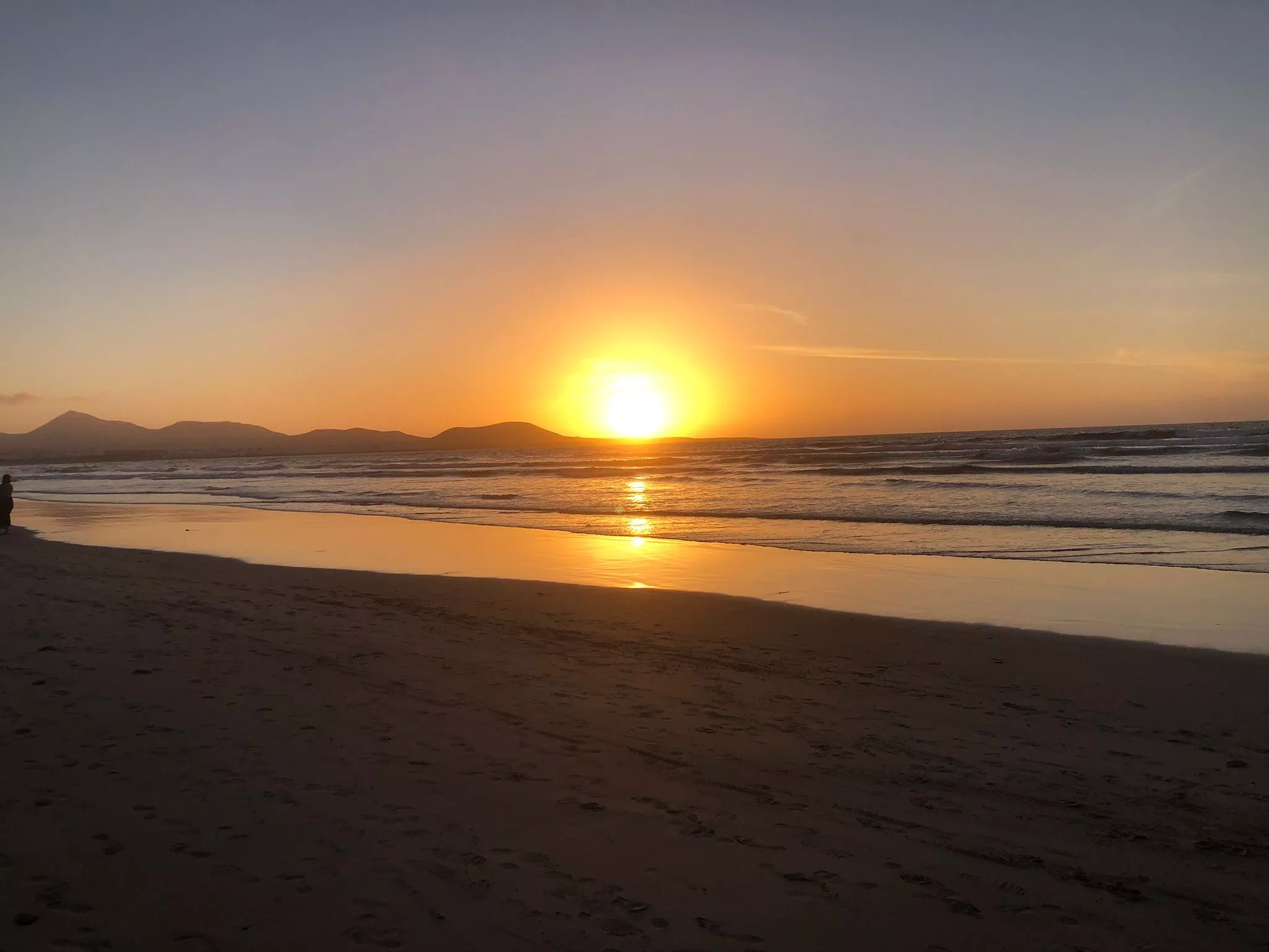 Atardecer en la playa de Famara, en Lanzarote