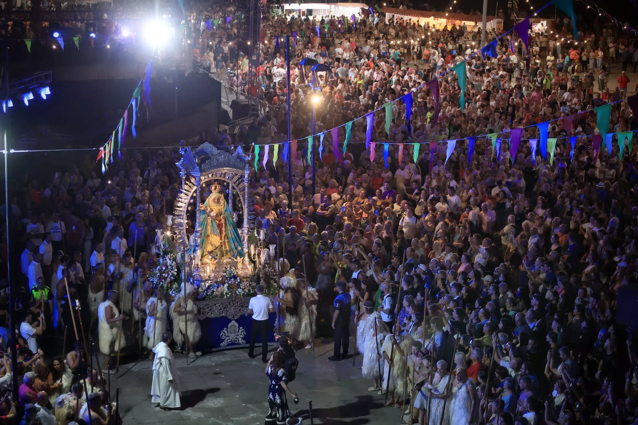 Procesión nocturna de la Virgen de Candelaria. / AYUNTAMIENTO DE CANDELARIA