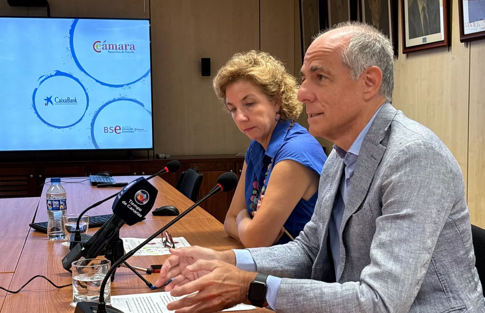 El presidente de la institución cameral, Santiago Sesé, y la directora general, Lola Pérez./ CEDIDA