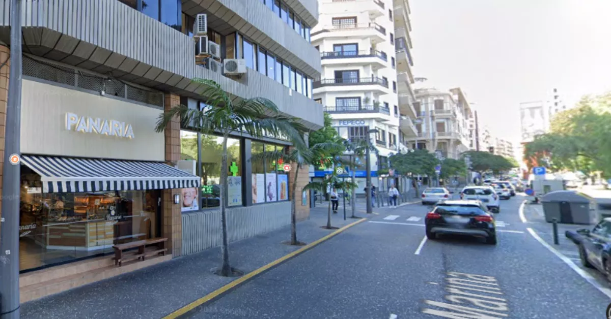 Calle La Marina, donde ha tenido lugar el derrumbe. / GOOGLE MAPS