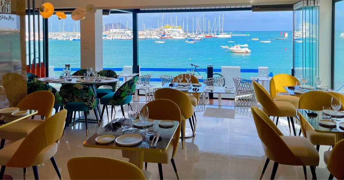 Salón del restaurante D'Vales Bay, que ocupa la cuarta posición en el listado de The Fork Summer Hits que elabora esta plataforma de reservas./ REDES.